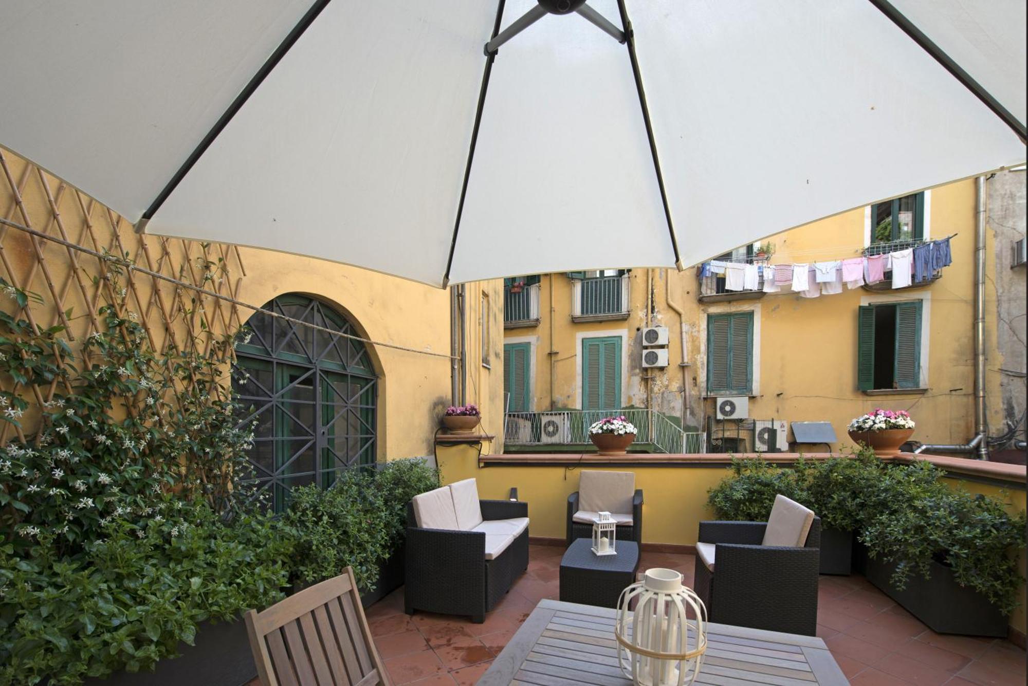 Le Terrazze Sul Cortile Daire Salerno Dış mekan fotoğraf