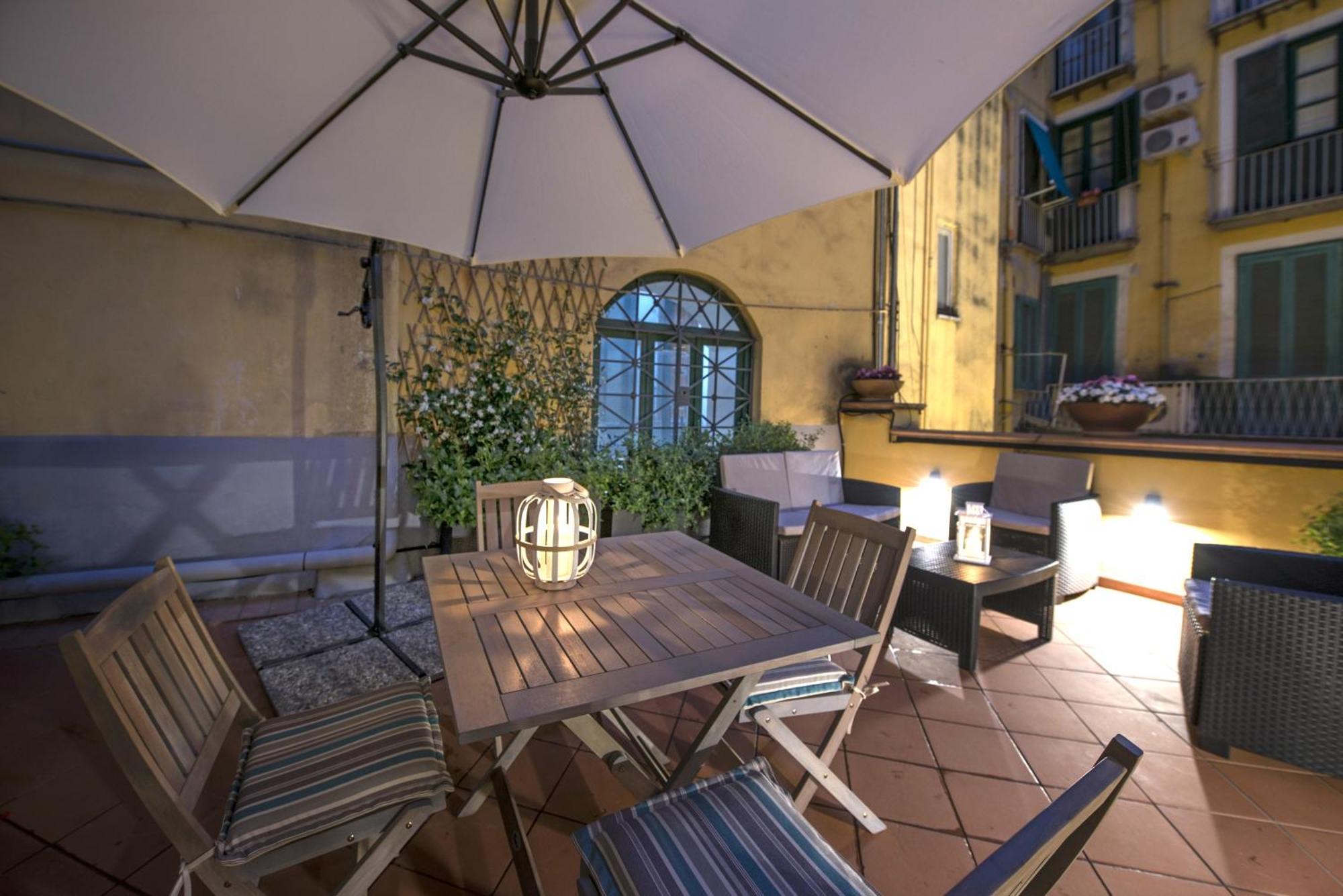 Le Terrazze Sul Cortile Daire Salerno Dış mekan fotoğraf