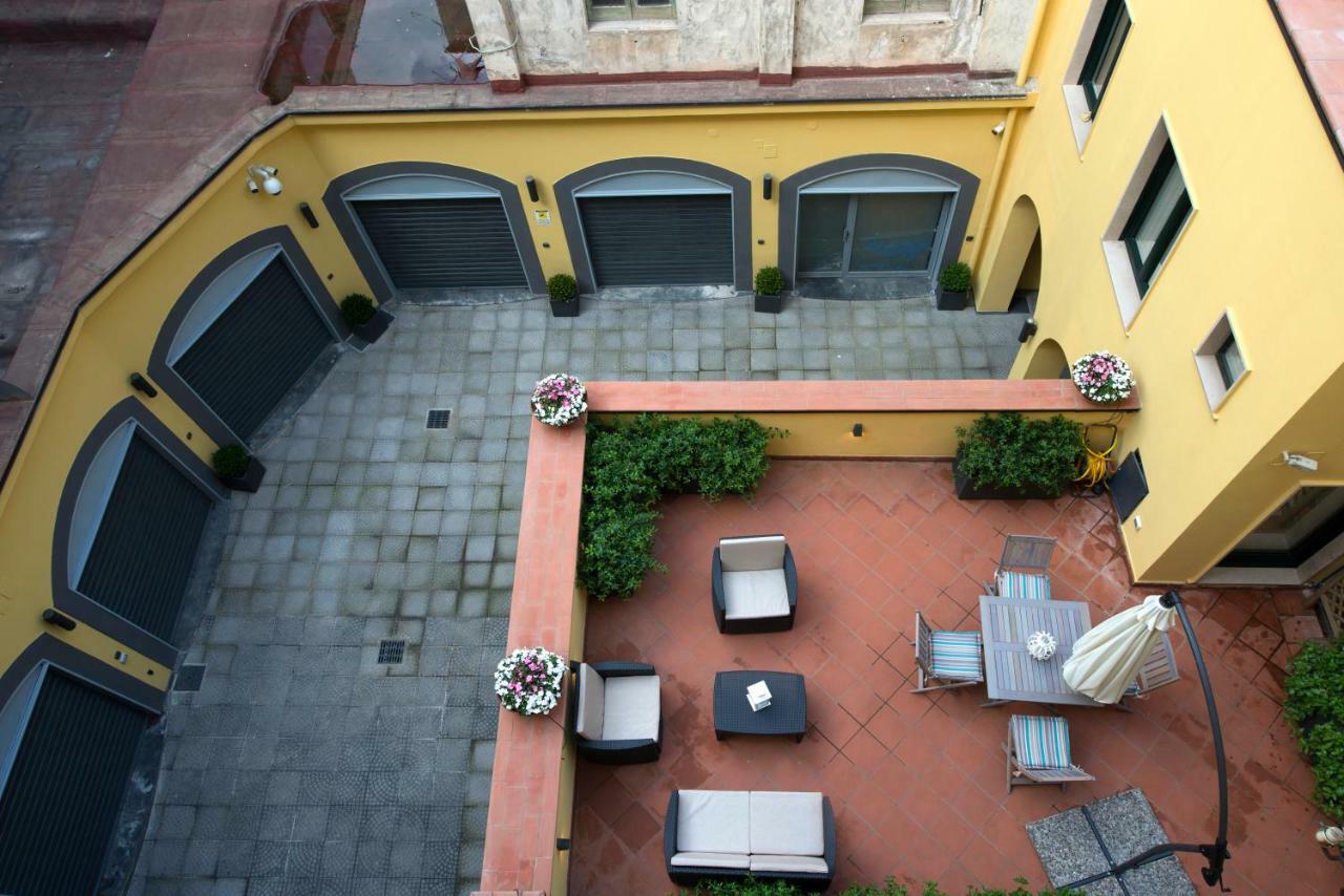 Le Terrazze Sul Cortile Daire Salerno Dış mekan fotoğraf